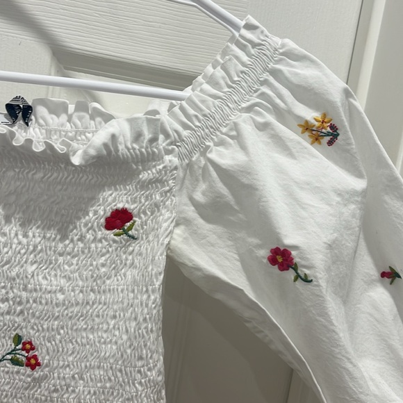 Zara white top w/ flowers - Picture 3 of 3